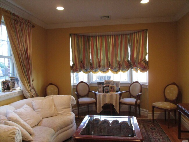 Building Photo - 33 Portico Pl