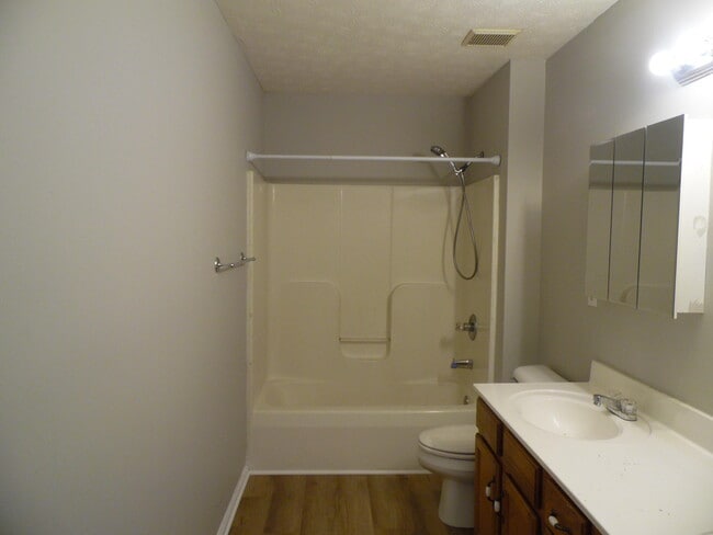 Building Photo - 902 Wabarto Way