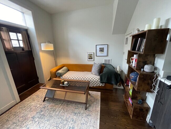 Foto del edificio - 2048 W Webster Ave