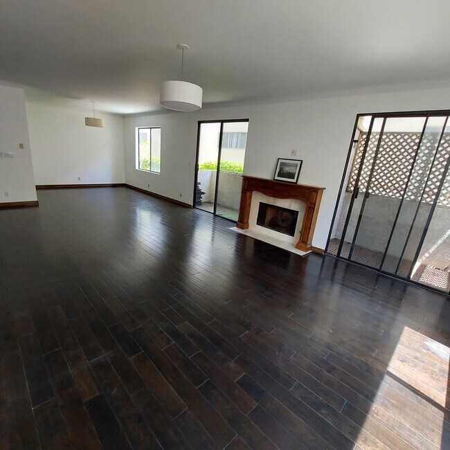 Foto del edificio - 10676 Wilkins Ave