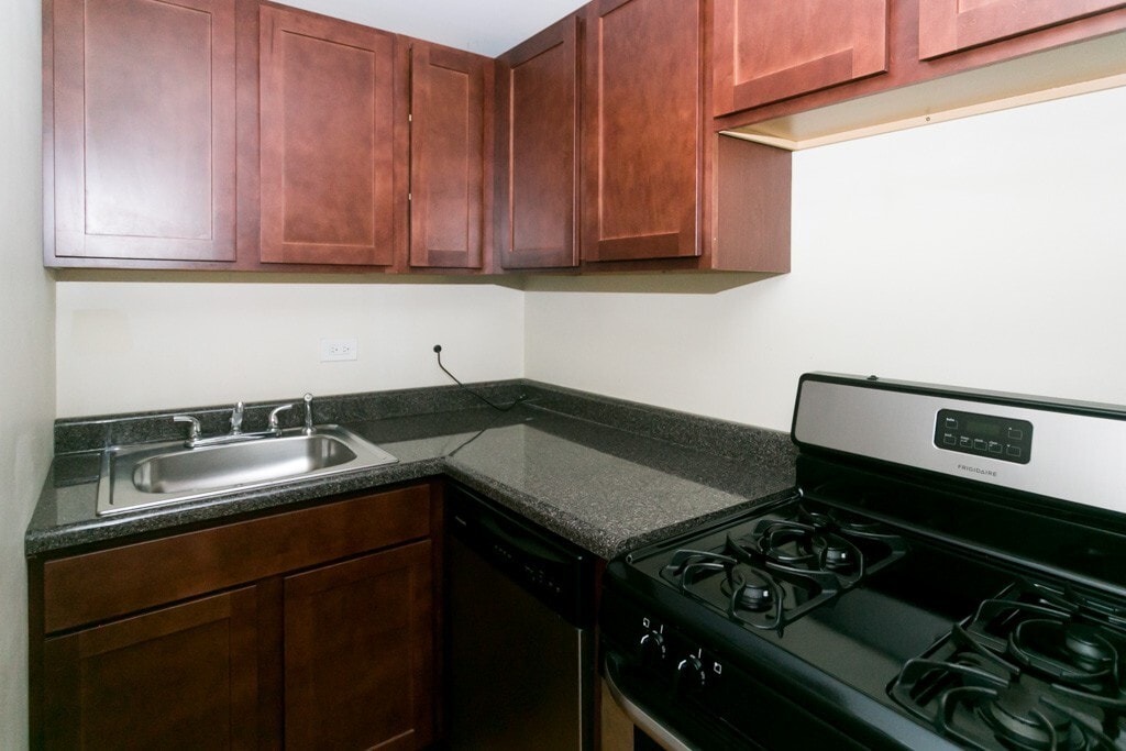 Primary Photo - 1350 N Dearborn St