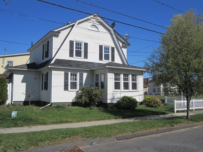Building Photo - 51 Kosciusko St