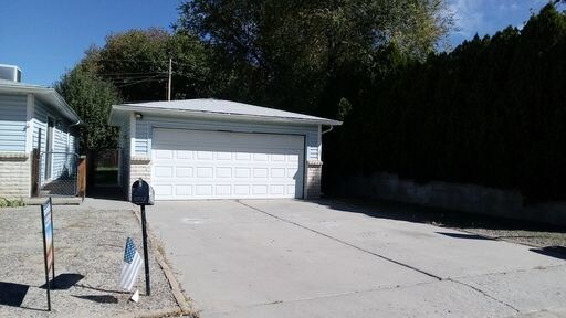 Fantastic Home In Aztec With A 2 Car Garage House For Rent In