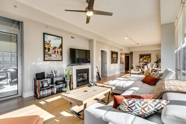 Building Photo - 525 Kedzie St