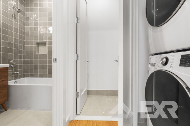 Building Photo - 138 Schaefer St