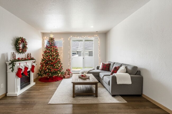 Building Photo - Maplewood Villas