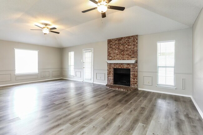 Building Photo - 1719 Wren Dr