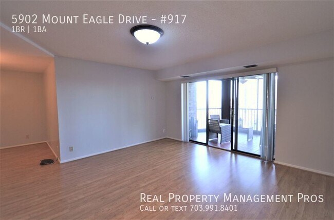 Foto del edificio - 5902 Mt Eagle Dr