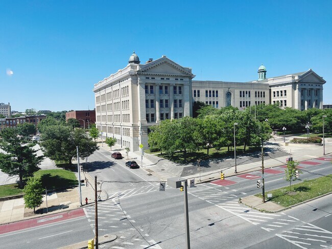 Building Photo - 143 E North Ave