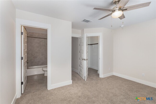 Foto del edificio - 1300 Black Locust Drive West