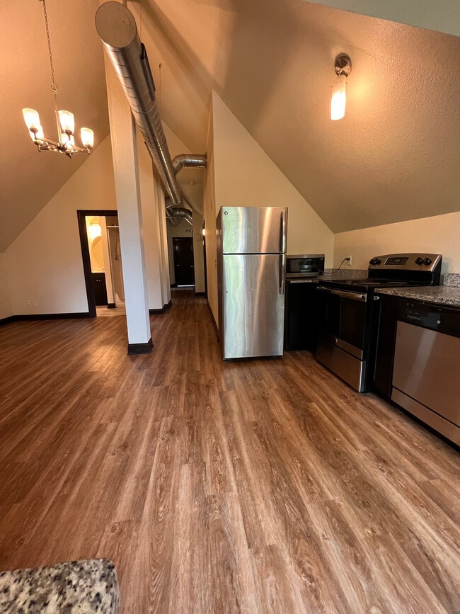 Building Photo - 141 E Gorham St