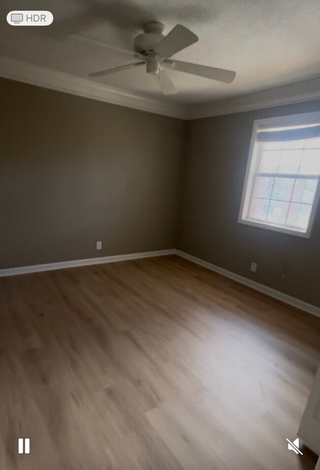 Foto del edificio - 315 Hilderbrand Dr