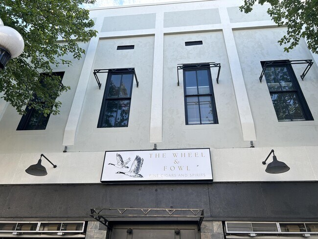 Foto del edificio - 121 N Main St