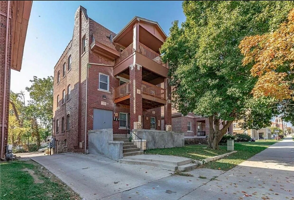 2107 Linwood Blvd Unit 2107 E Linwood Blvd 102, Kansas City, MO 64109