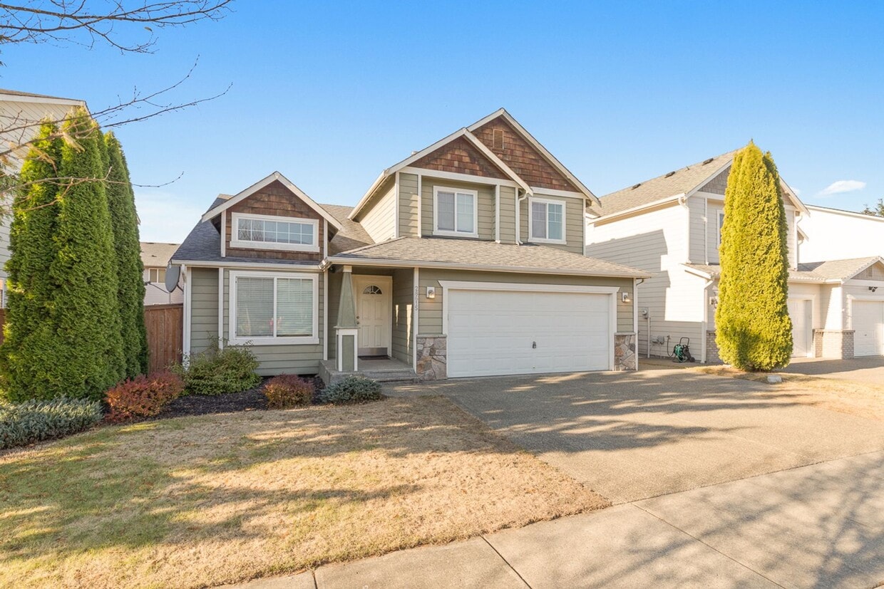 Primary Photo - Beautiful 4 bedroom 2.5 bath in Maple Valley