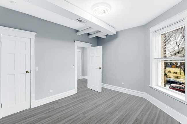 Foto del edificio - 5341 S Indiana Ave