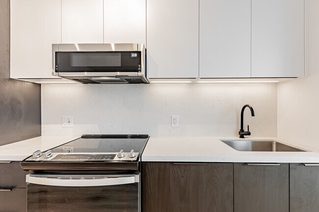 Building Photo - 5 York Garden Wy