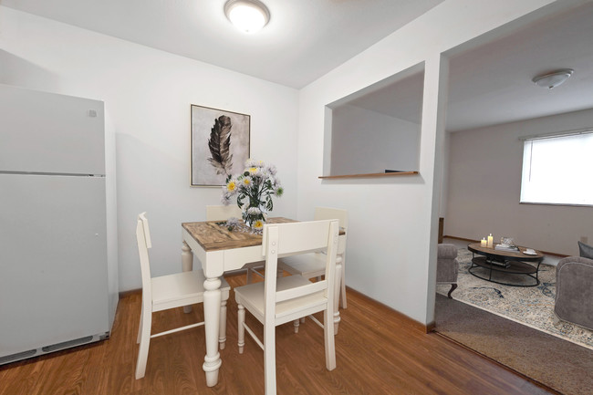 1 Bedroom Apt.- Dining Room - Heisel Apartments & Townhouses