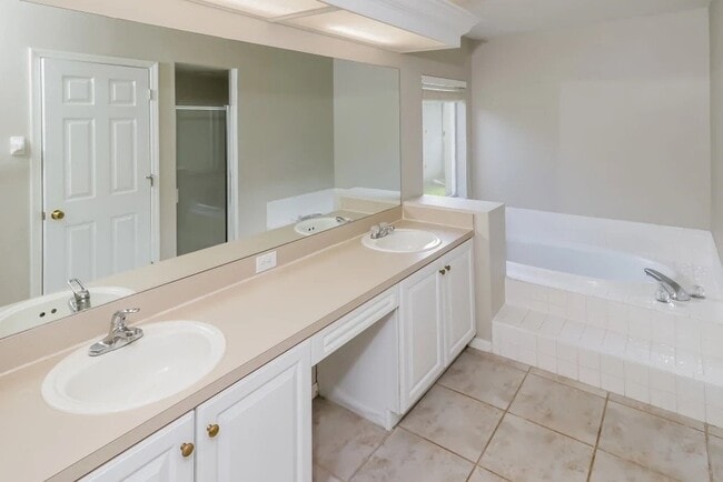 Building Photo - 5505 Ave Du Soleil