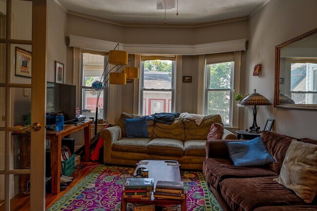 Foto del edificio - 10 Linden Cir