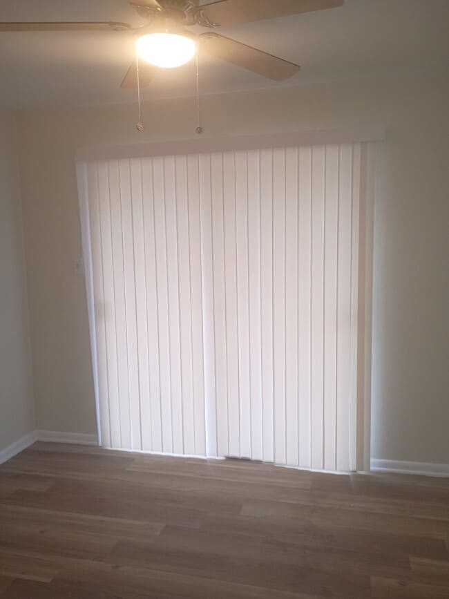 Building Photo - 907 Leonhard St