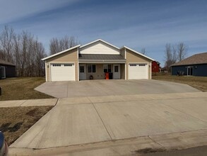 Building Photo - 5270 Christopher Dr