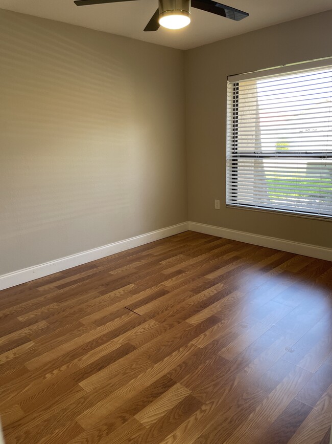 Guest bedroom - 733 Carpenters Way