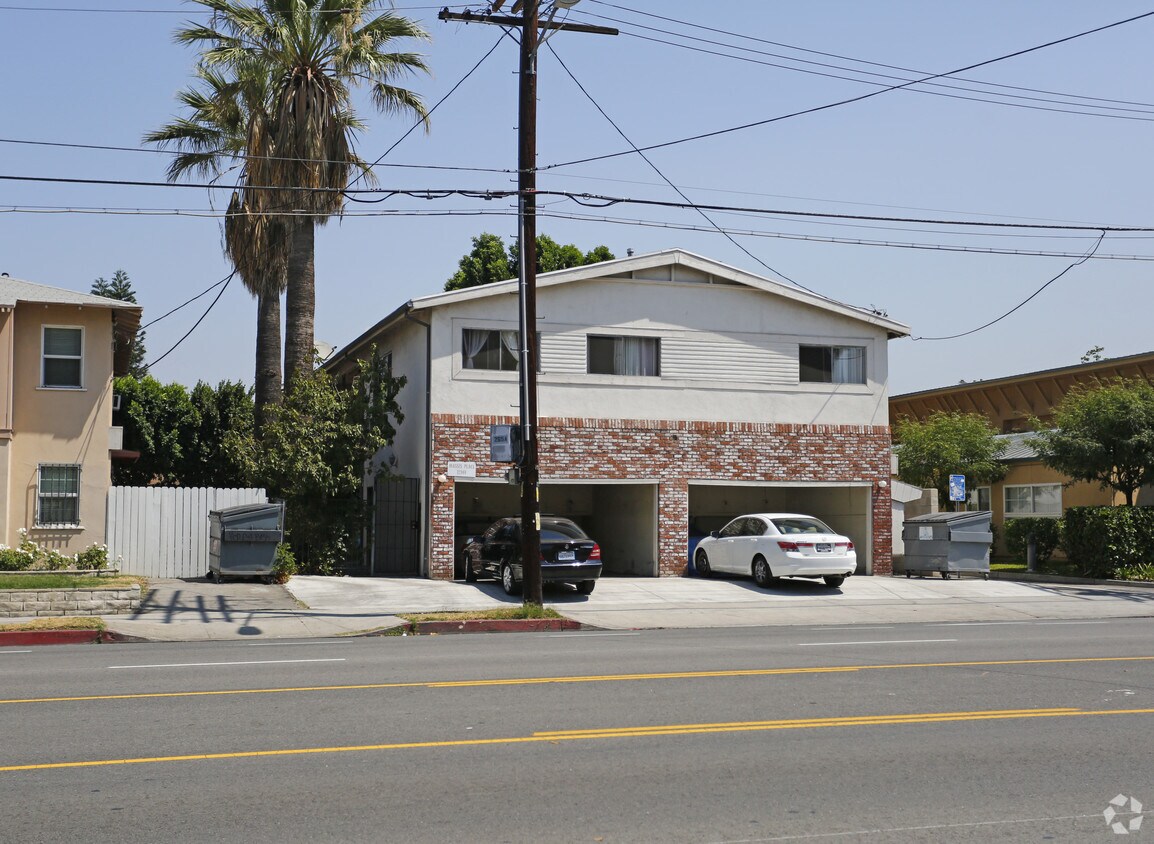 Edificio - 12149 Burbank Blvd