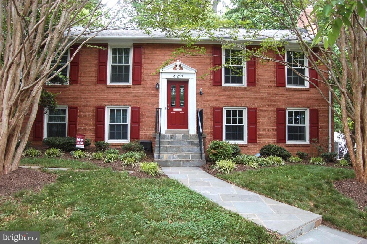Primary Photo - 4509 Peacock Ave