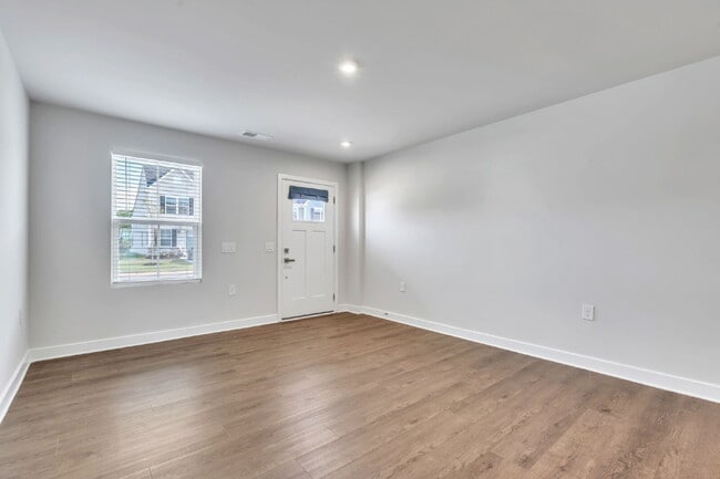 Building Photo - Modern Comfort: 3 Bed, 2.5 Bath Townhome + Primary on Main $1,875/mo rent