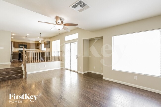 Foto del edificio - 7208 Golden Falcon St