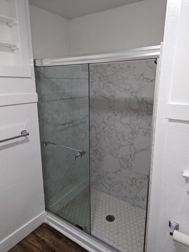Building Photo - Welcome to your tranquil 1 Bedroom oasis i...