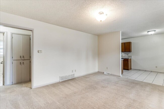 Foto del edificio - 554 S Circle Dr
