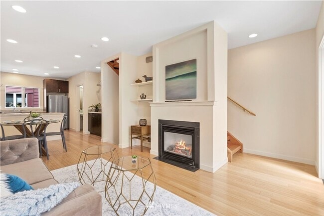 Building Photo - 3821 S Angeline St