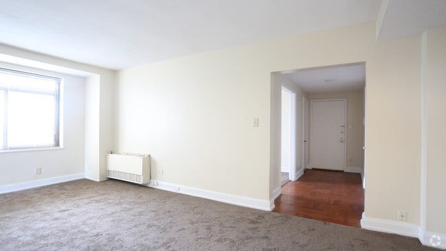 Living Room - 2BR, 2BA - 1,200 SF - ROYAL YORK APARTMENTS, LLC