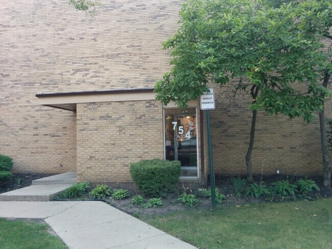 Main Entrance to Building - 754 Dempster St