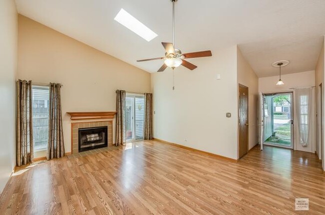 Building Photo - 1728 Ranchview Dr