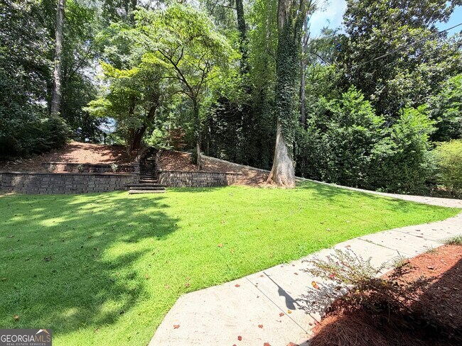 Building Photo - 295 Redwood Dr