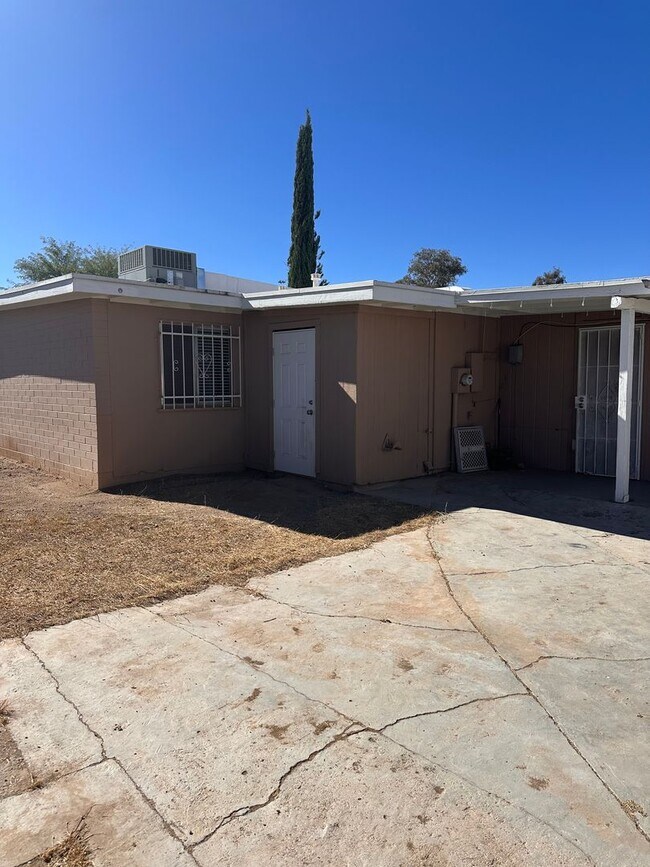 Foto del edificio - Southside Corner Lot Home - 3 bedroom 2 bath