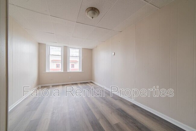 Foto del edificio - 112 N High St