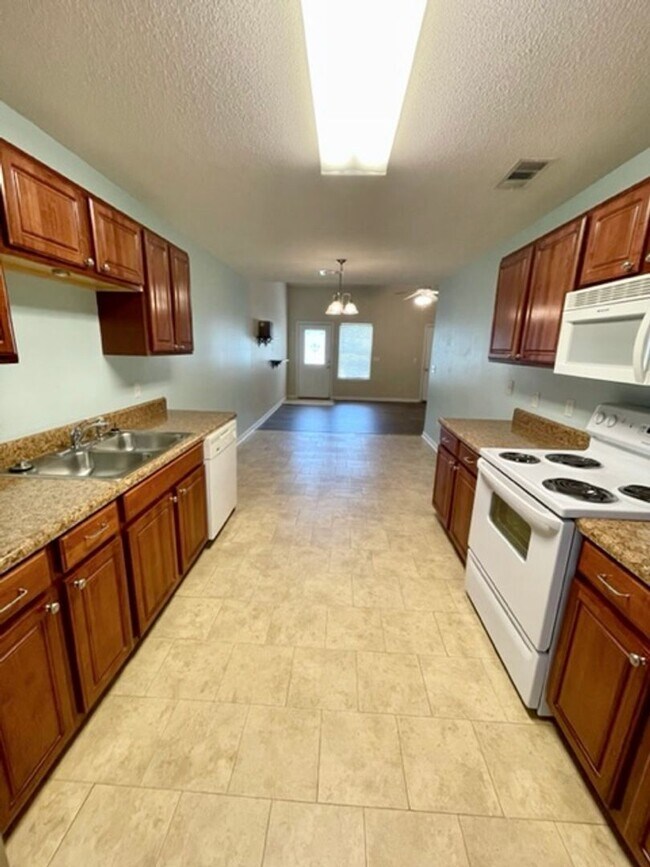 Foto del edificio - Nice 3 Bedroom FWB Townhome For Rent!