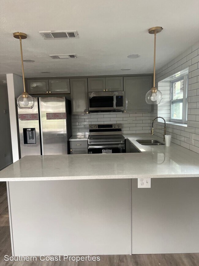 Foto del edificio - 3 br, 2 bath House - 625 West 46th St.