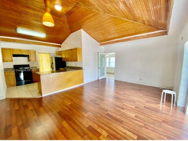 Foto del edificio - 2402 NW 42nd St