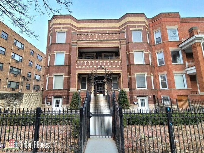 Building Photo - 6717 N Sheridan Rd