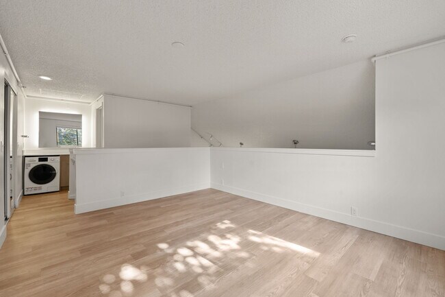 Foto del edificio - AVIA Lofts on Parkway