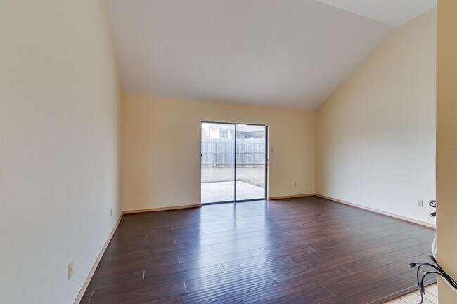 Building Photo - 4835 SE Tattershall Way