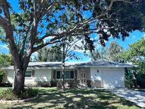 Building Photo - 1422 Byram Dr