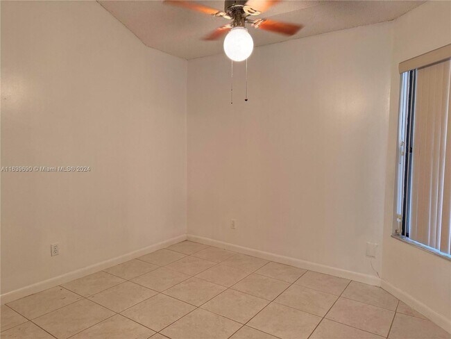 Foto del edificio - 3791 Collinwood Ln