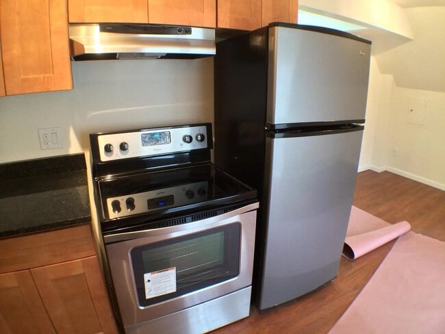 Building Photo - 5647 Hampton St