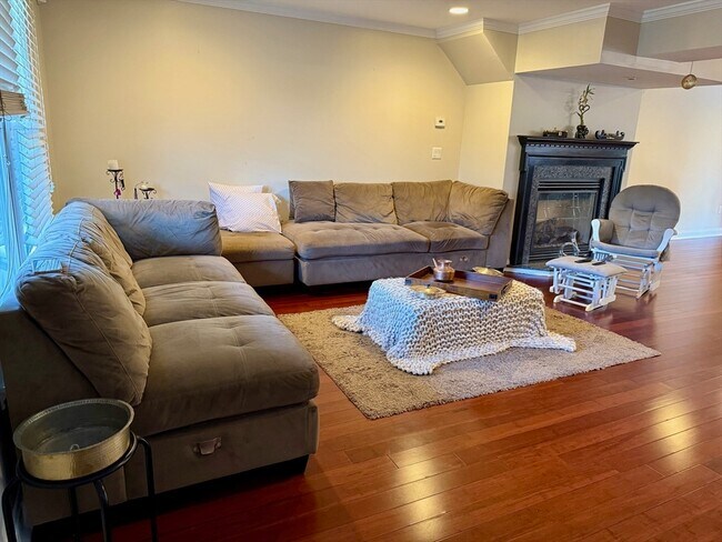 Foto del edificio - 218 Rangeway Rd